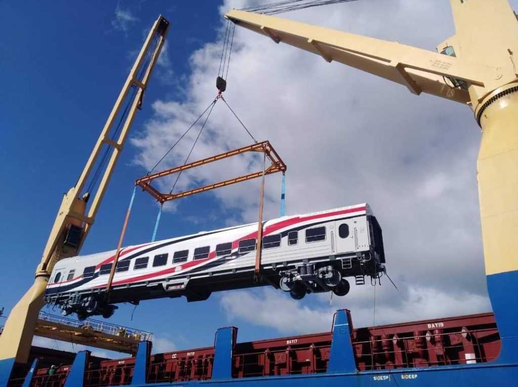 وزير النقل: 5 قطارات هدية من "سيمنز" للشعب المصرى