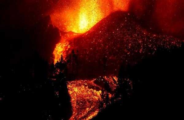 700 مليون دولار قيمة أضرار ثوران بركان لا بالما