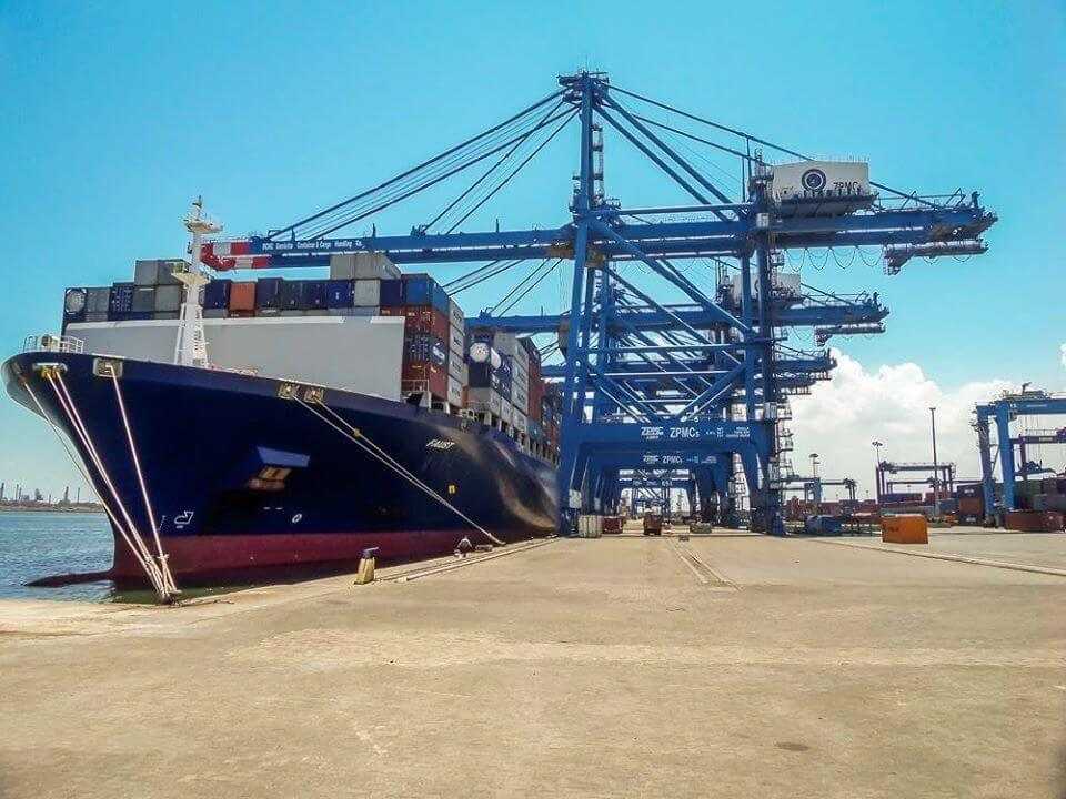 تداول بضائع وحاويات 22 سفينة بميناء دمياط