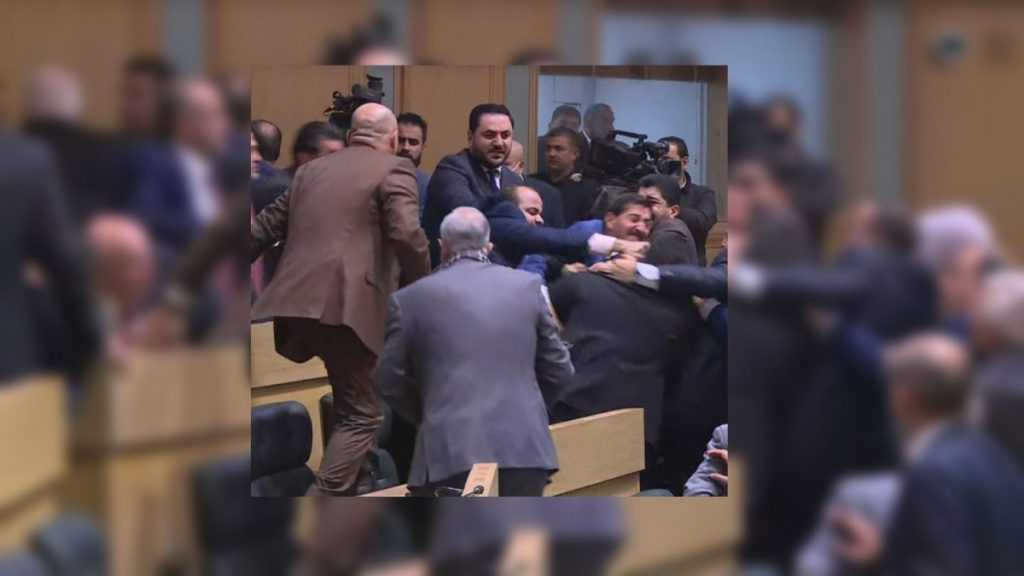 اشتباك بالأيدي وشتائم فى جلسة مجلس النواب الأردني