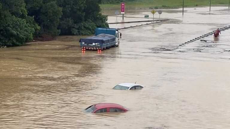 الفيضانات تشرد الآلاف في ماليزيا