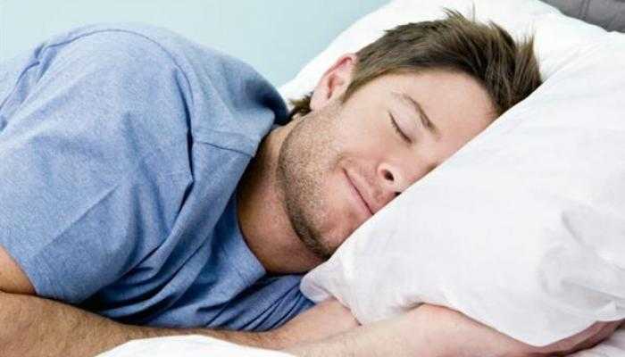 انتبه.. النوم على وسادة مرتفعة يزيد خطر الإصابة بالسكتة الدماغية