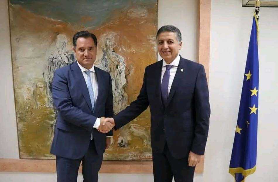 سفير مصر في أثينا يلتقي وزير التنمية والاستثمار اليوناني