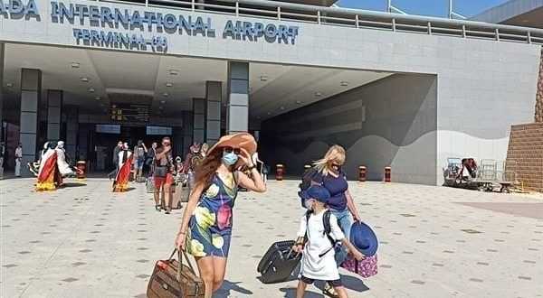 18 ألف سائح يصلون مطار الغردقة على متن 97 رحلة طيران
