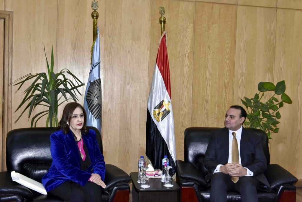 نائب محافظ الاقصر يستقبل السفيرة نائلة جبر