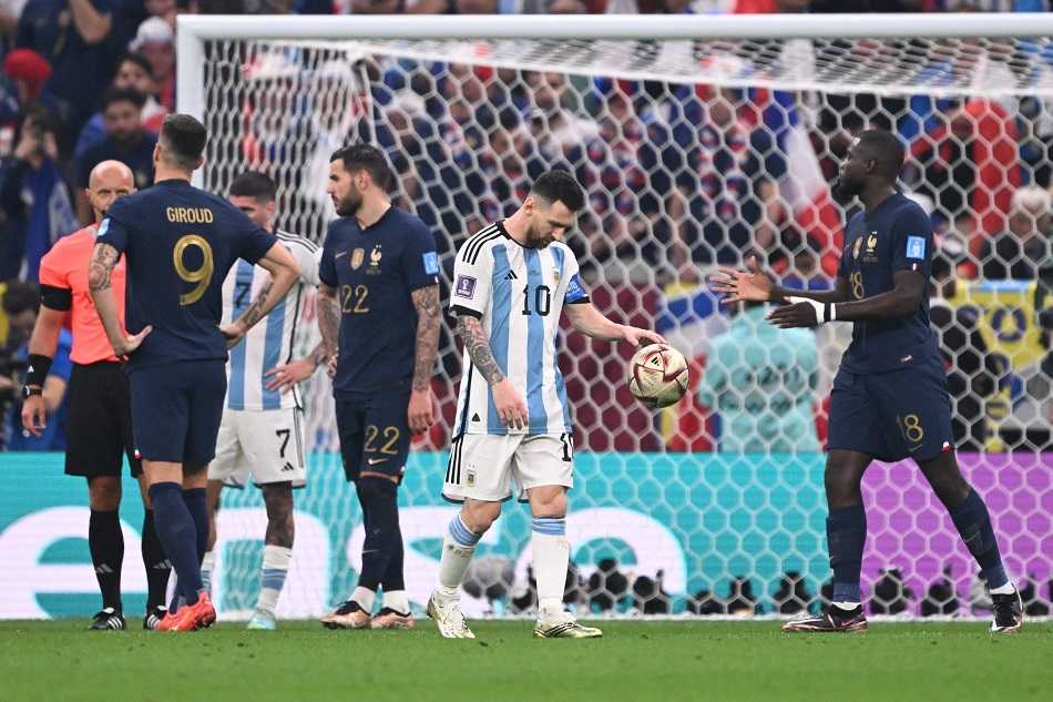 الأرجنتين تنهي الشوط الأول بثنائية على فرنسا