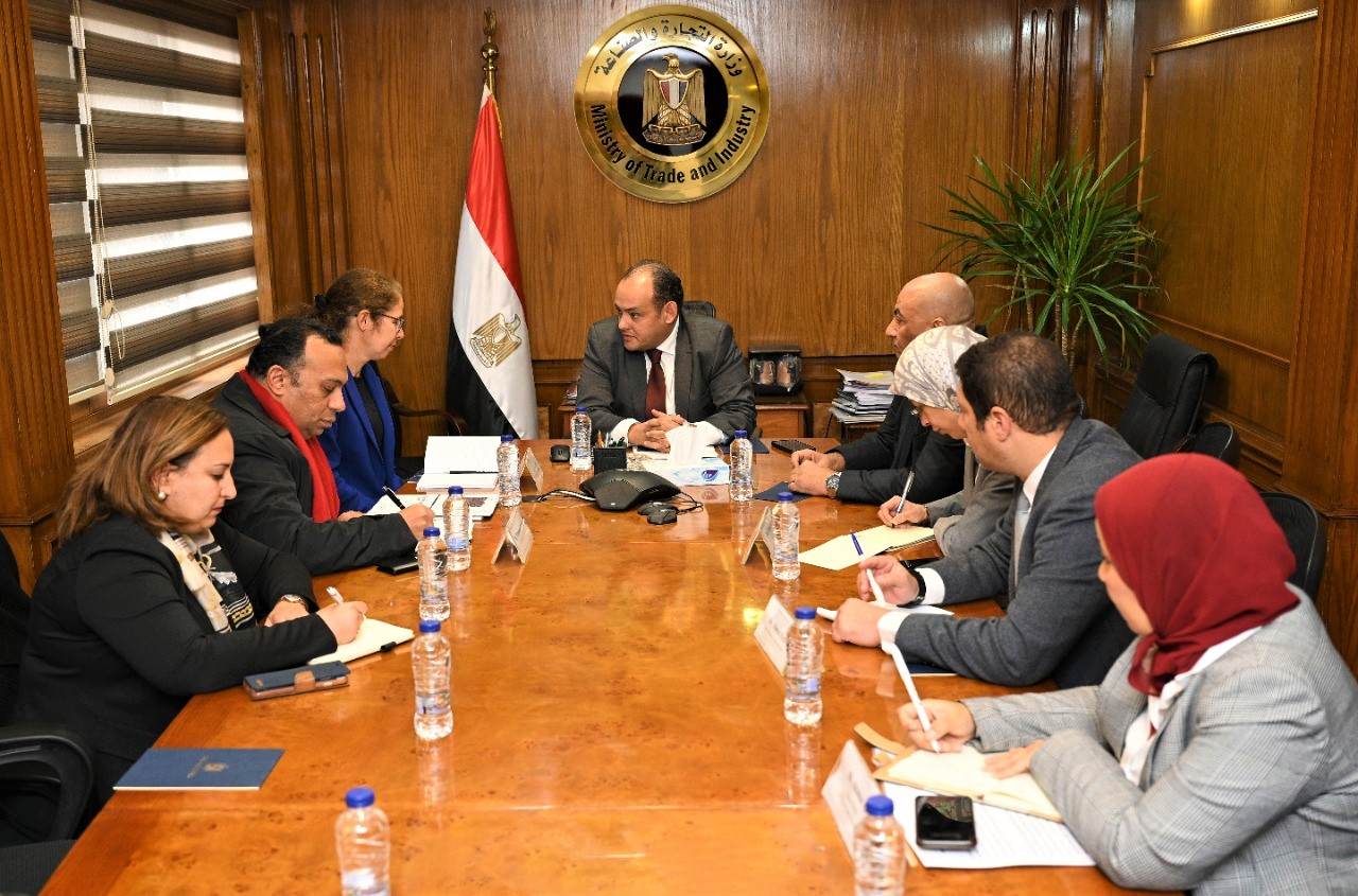 سمير يبحث مع البنك الدولي إستراتيجية تطوير الصناعة المصرية