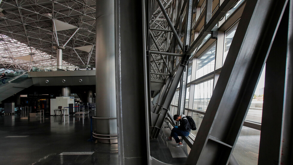 مطار فنوكوفو بالعاصمة الروسية يستأنف عملياته