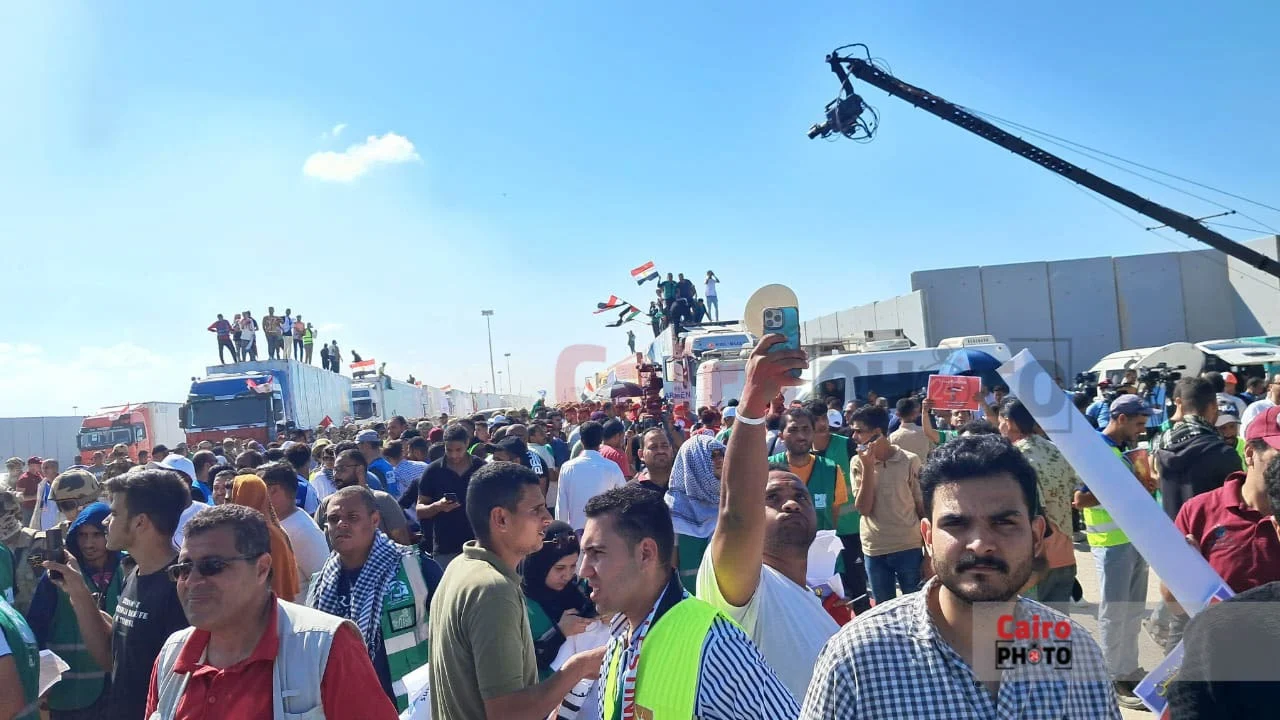 نجوم الفن يتظاهرون أمام معبر رفح دعمًا للقضية الفلسطينية