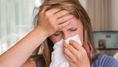 كيف نفرق بين أعراض الفيروس المخلوي والبرد والأنفلونزا وكورونا؟