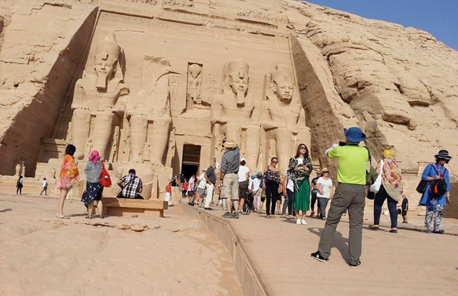 السياحة المصرية تمدد برنامج تحفيز الطيران لمواجهة تداعيات حرب غزة