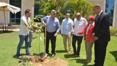 سفير الهند ورئيس جمعية مصر الجديدة يغرسان أشجار النخيل والمانجو بحديقة متحف الطفل